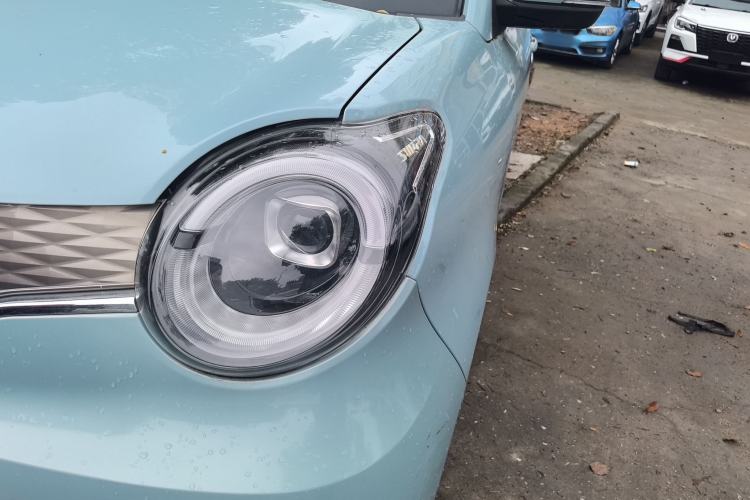 Used Brilliance Xinri i03 2021 410 km 38.54 kWh Left Front Headlight