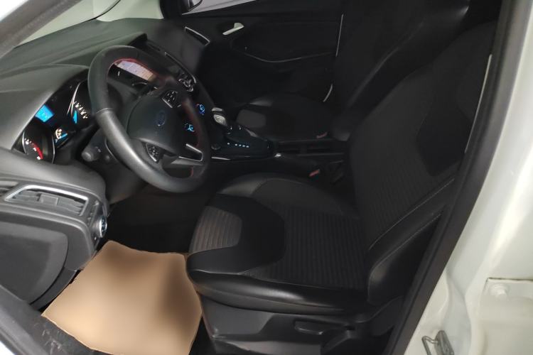 Used Ford Focus 2018 Hatchback Classic 1.6L Automatic Trendy SmartDrive Edition
