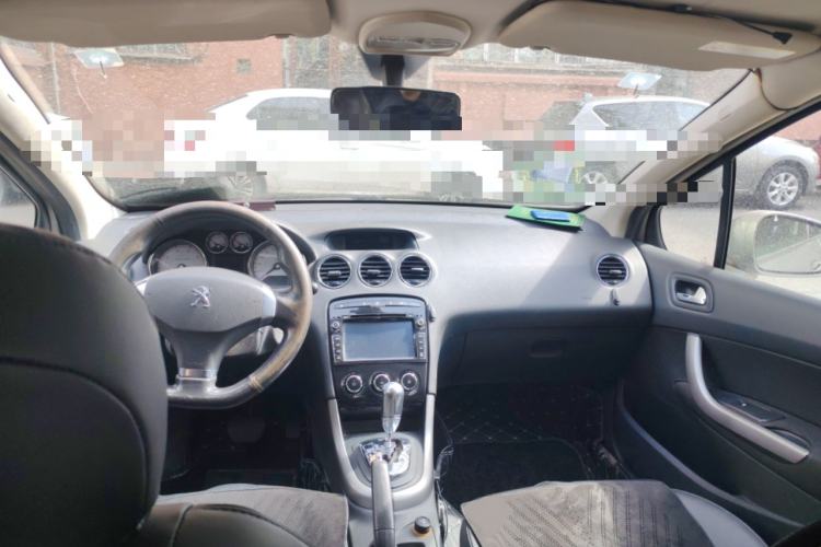 Used Peugeot 408 2013 2.0L Automatic Comfort Edition Center Console