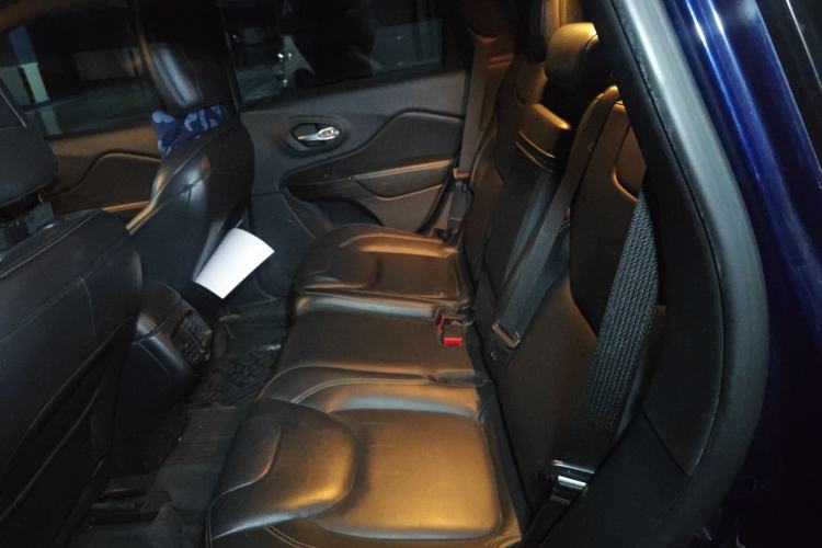 Used Jeep Cherokee 2017 2.0L Superior Edition
