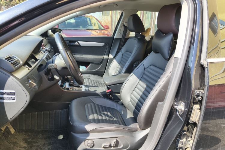 Used Volkswagen Magotan 2016 1.8TSI Smart Comfort Model Left Front Seat