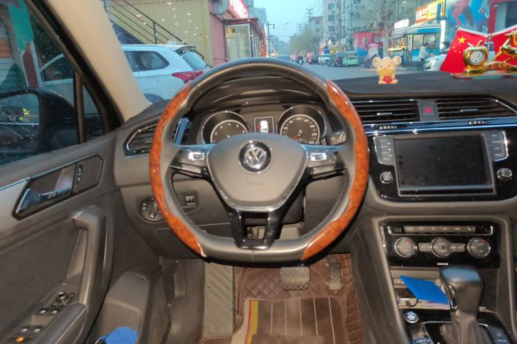 Used Volkswagen Tiguan L 2018 330TSI Automatic Two-Wheel Drive Luxury Edition Steering Wheel