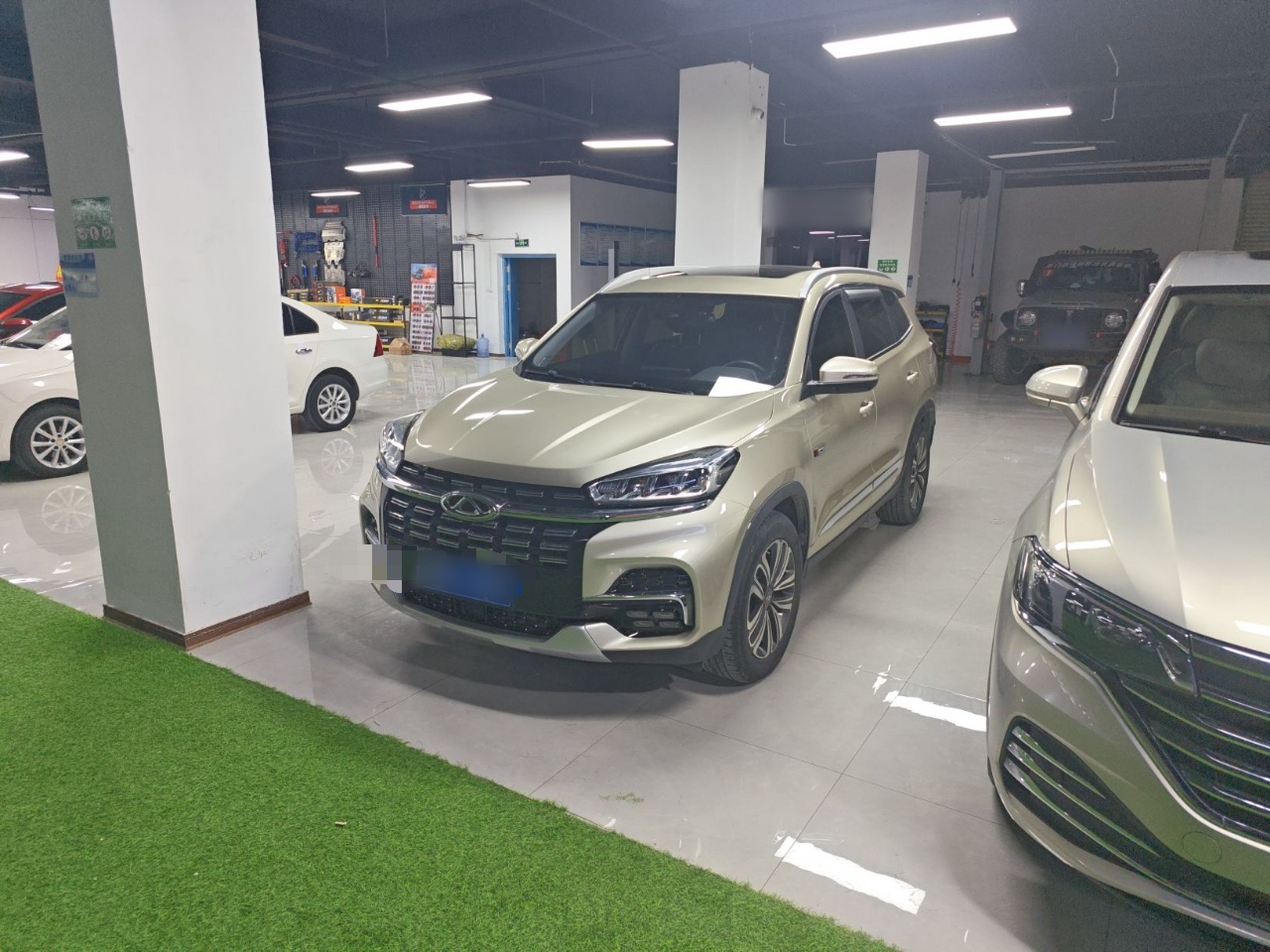 Под передней частью автомобиля