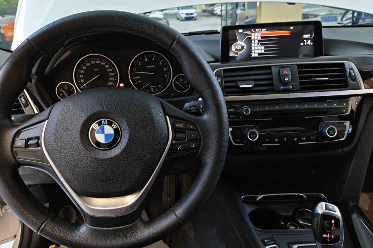 Used BMW 3 Series 2017 320Li Fashion Model Center Console