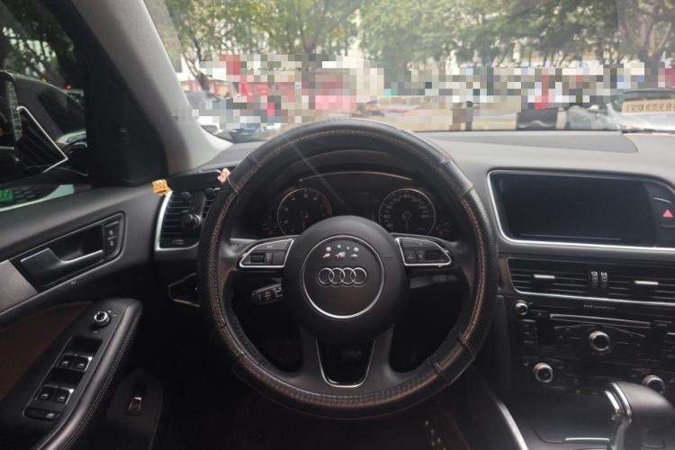 Used Audi Q5 2017 Plus 40 TFSI Technology Model Steering Wheel