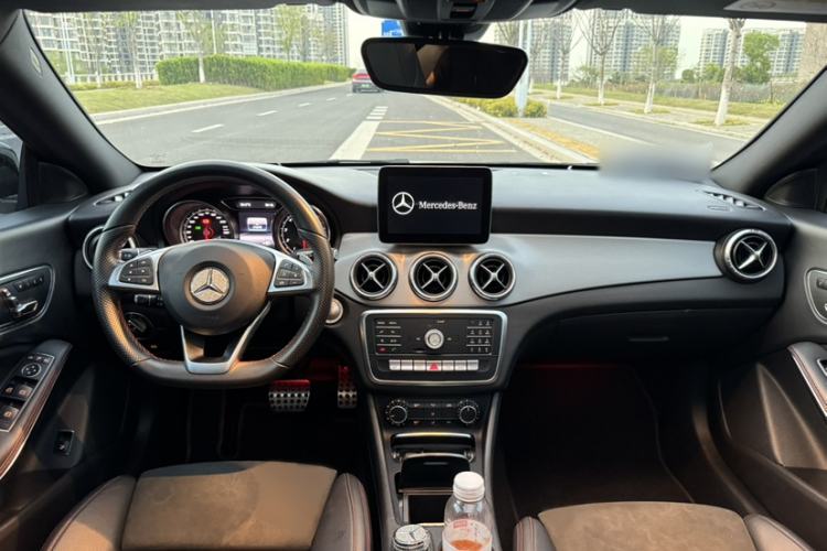 Used Mercedes-Benz CLA 2018 CLA 220 4MATIC Interior 1