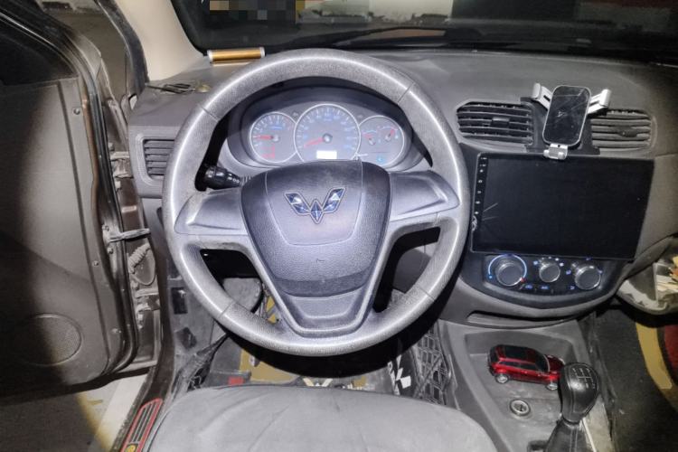 Used Wuling Hongguang 2015 1.5L S Basic Version China V Standard
