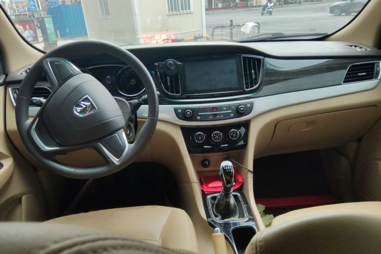 Used Baojun 730 2016 1.5T Manual Comfort Version 7 Seats
