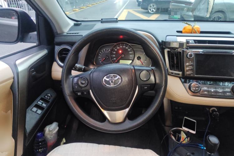 Used Toyota RAV4 2015 2.0L CVT Two-Wheel Drive Fashion Edition