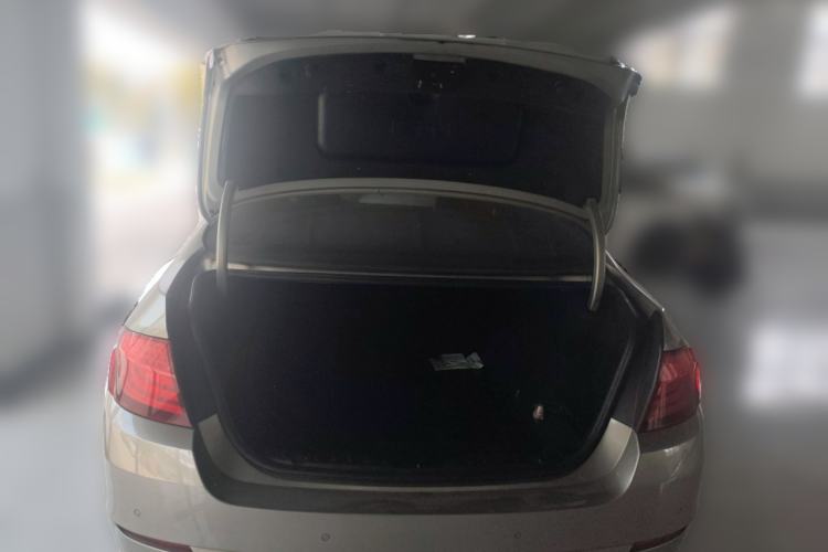 Used BMW 5 Series 2011 523Li Luxury Model