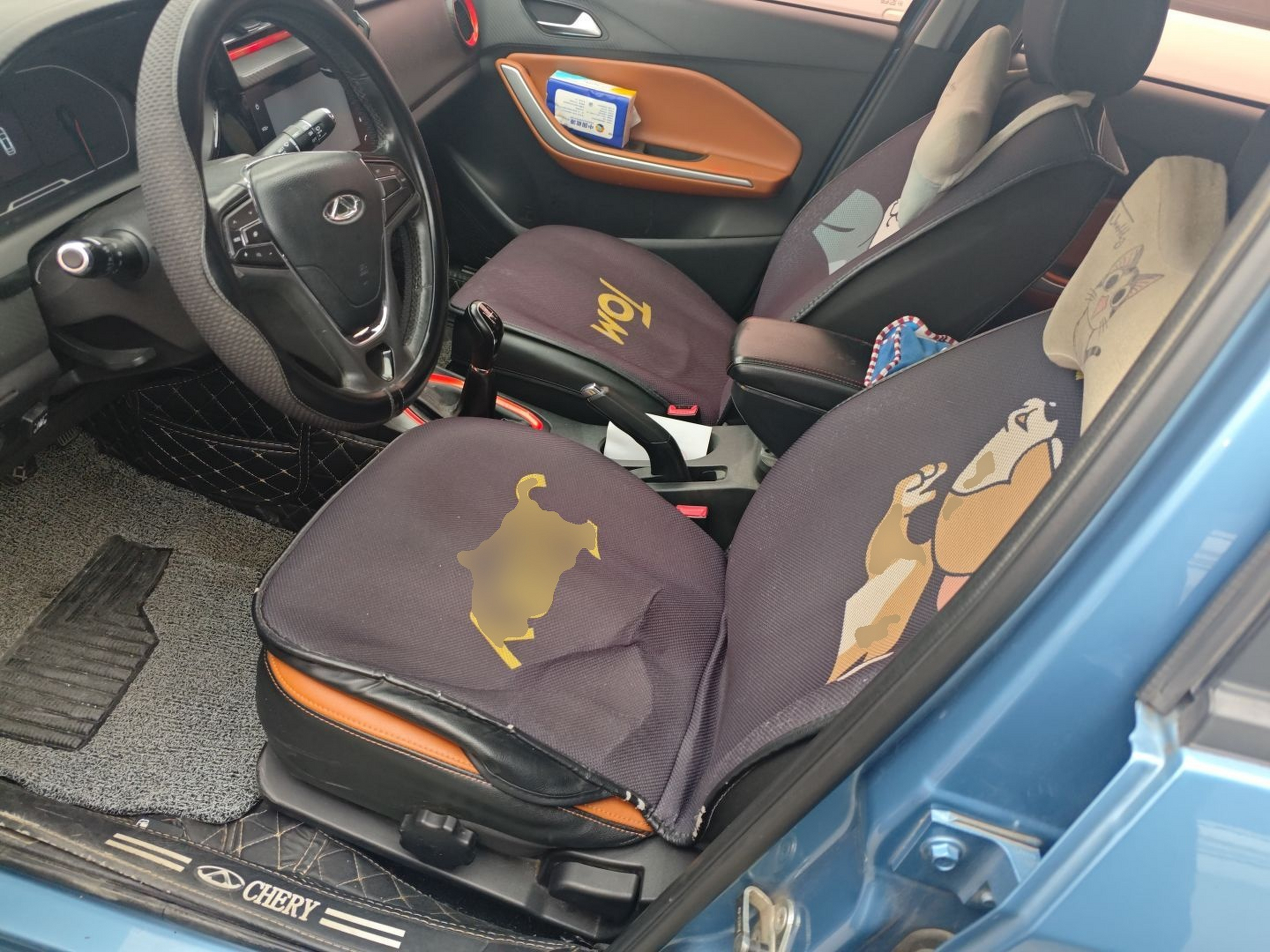 المقاعد الأمامية داخل السيارة