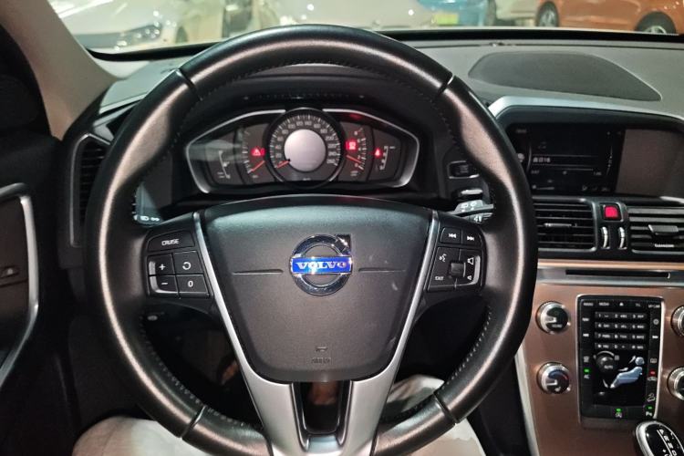 Used Volvo XC60 2017 T5 AWD Smart Upgrade Edition
