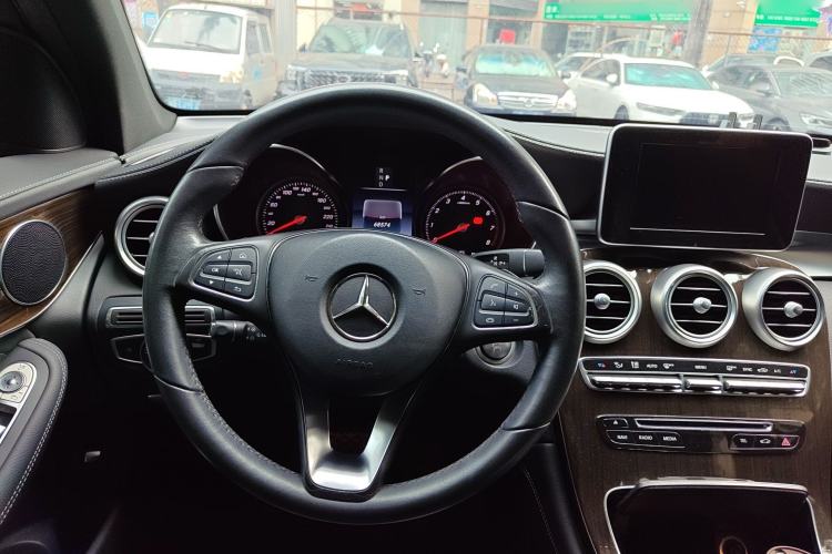 Used Mercedes-Benz GLC 2017 GLC 260 4MATIC Dynamic Edition Steering Wheel