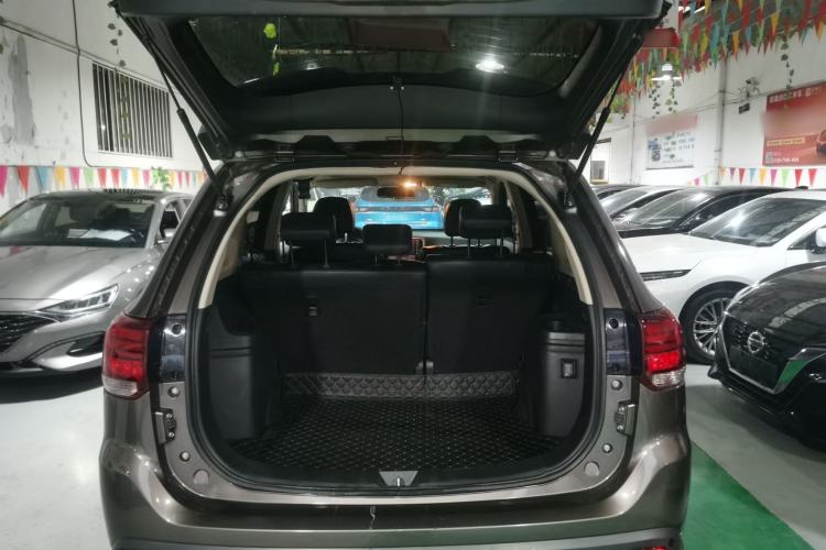 Used Mitsubishi Outlander 2019 2.0L Two-Wheel Drive Comfort Edition 5 Seats China VI Standard
