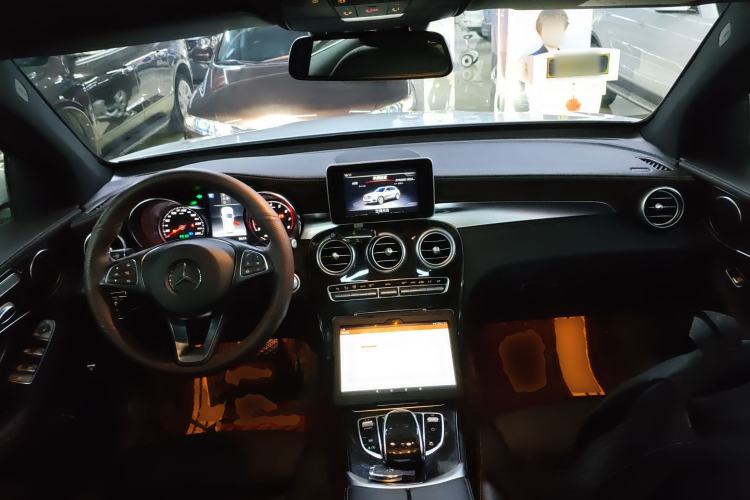 Used Mercedes-Benz GLC 2018 Facelift GLC 260 4MATIC Luxury Edition
