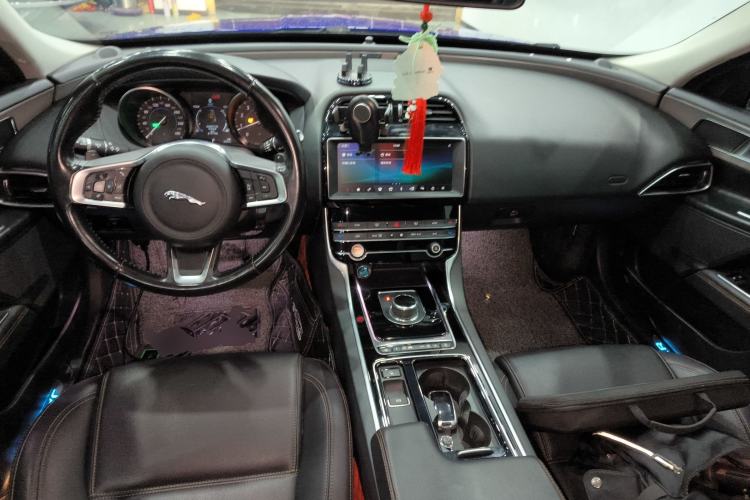 Used Jaguar XEL 2019 2.0T 200 PS Luxury Edition Center Console