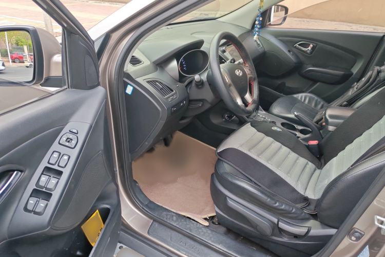 Used Hyundai ix35 2013 2.0L Automatic Two-Wheel Drive Smart GLS China IV Standard Interior 3