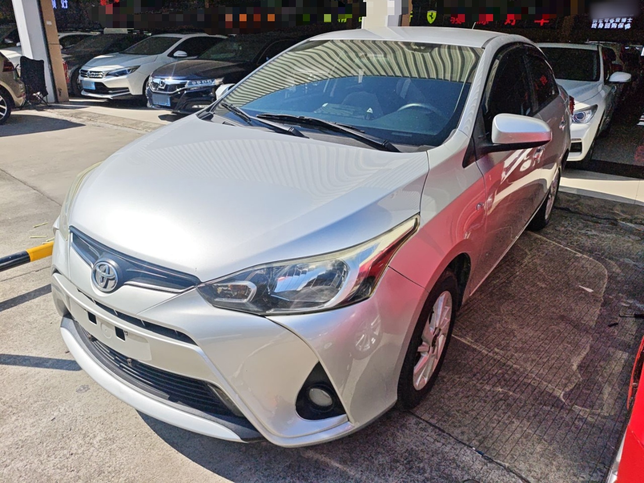 تحت مقدمة السيارة