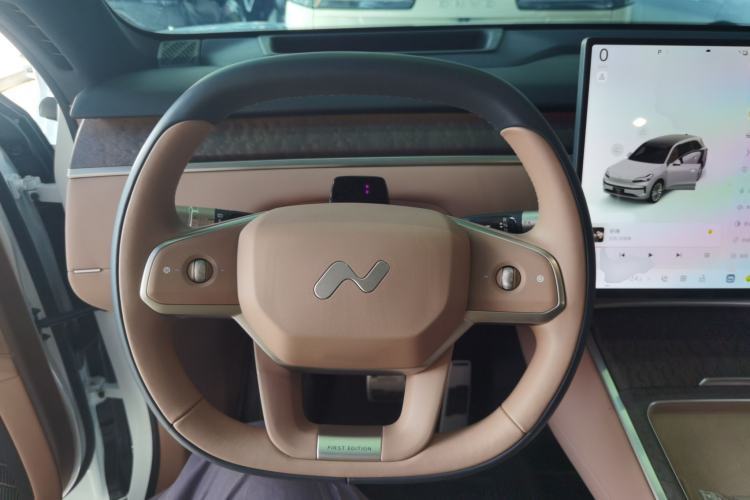 Used ONVO Luxeed L90 2025 Model—Max Six-Seater Version
