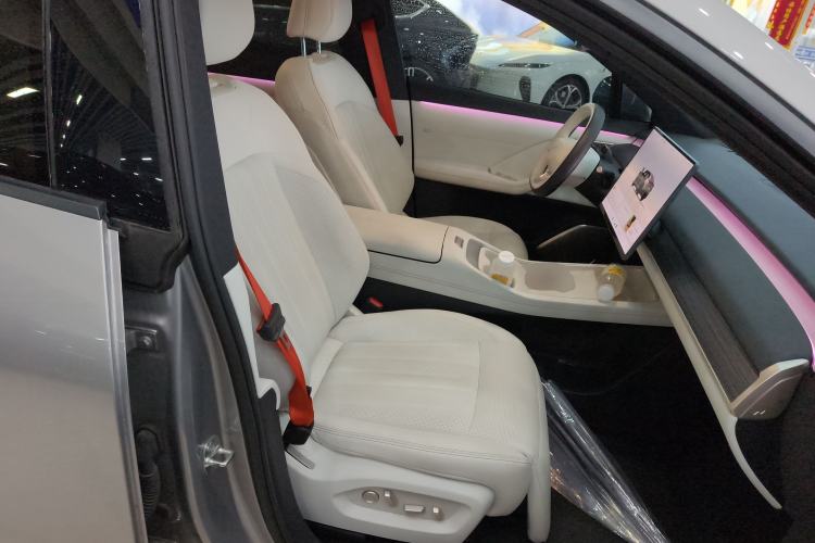 Used ONVO L60 2024 60 kWh Rear-Drive Version Right Front Seat