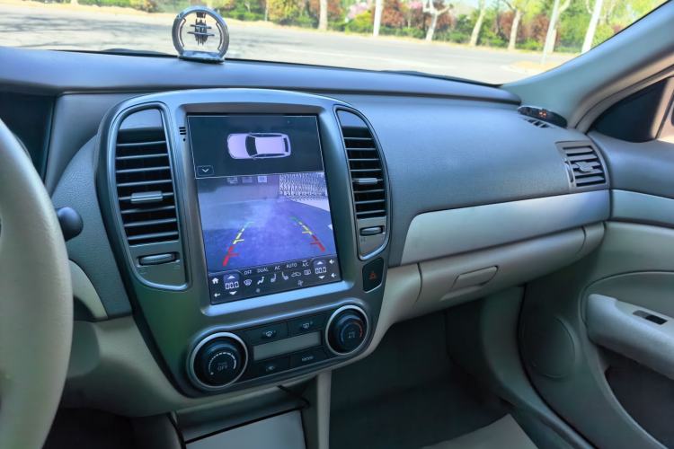 Used Nissan Sylphy 2016 Classic 1.6XE Manual Leading Edition Interior 2