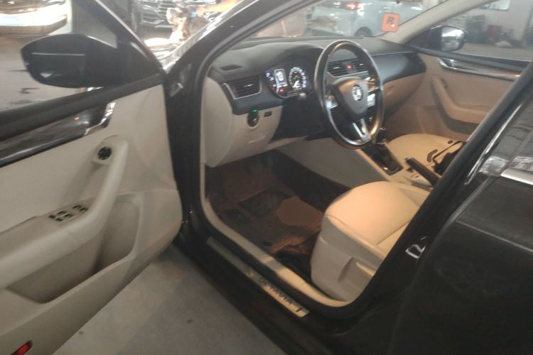 Used Skoda Octavia 2017 1.6L Automatic Smart Drive Edition Driver Seat