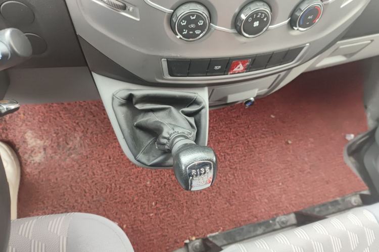 Used Dongfeng Yufeng Yufeng 2020 2.3T Economy Logistics Vehicle Short Wheelbase Mid-Roof Design 5-9 Seats WP2.3