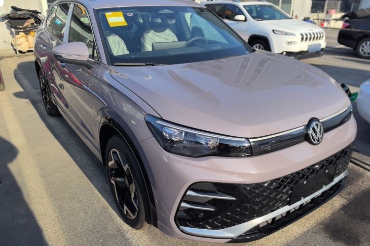 Used Volkswagen Tiguan L 2024 PRO 330TSI Two-Wheel Drive R-Line Smart Edition
