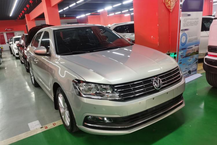 Used Volkswagen Lavida 2017 230TSI DSG Comfort Edition Front Right 45 Deg