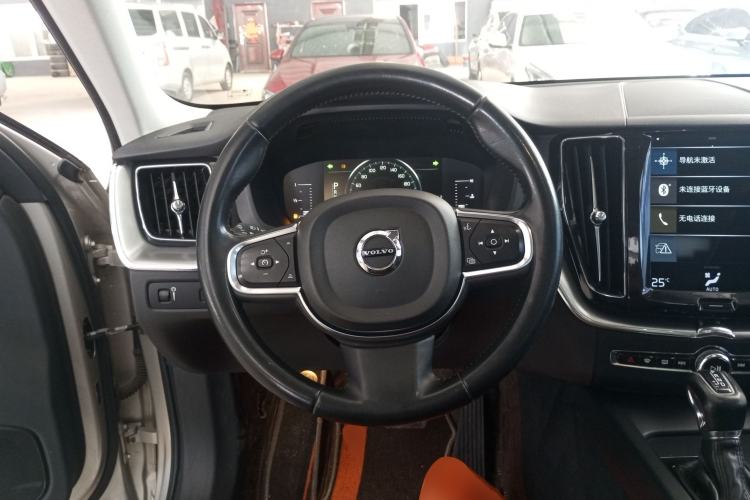 Used Volvo XC60 2019 T5 4x4 Smart Edition China VI Standard