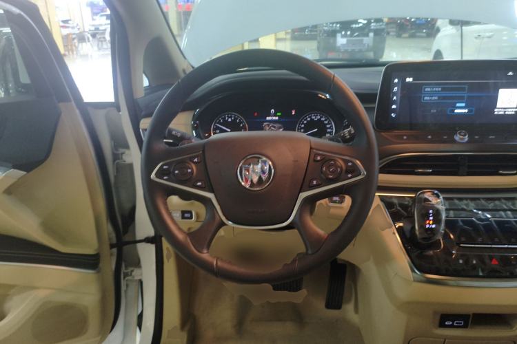 Used Buick GL8 2023 Facelifted Land Cruiser Executive Luxury Version