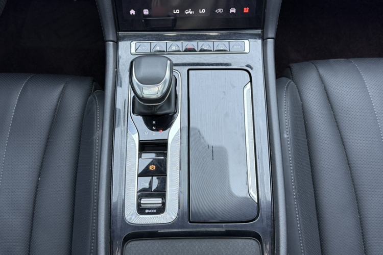 Used Hongqi H5 2024 2.0T Automatic Smart Connect Flagship Edition Gear Lever