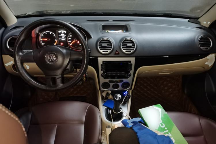 Used Volkswagen Lavida 2011 1.6L Manual Joy Version Center Console