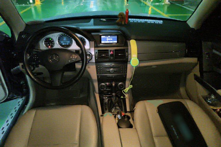 Used Mercedes-Benz GLK-Class 2011 GLK 300 4MATIC Fashion Model Center Console