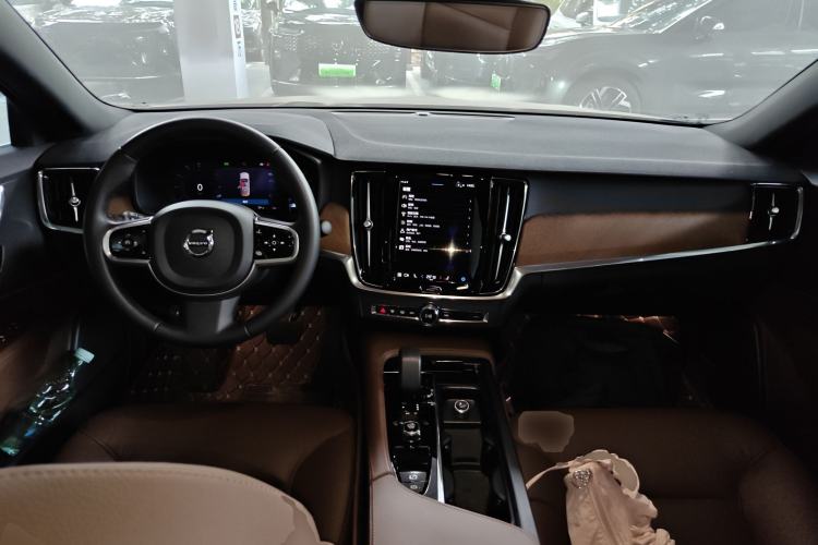 Used Volvo S90 2024 B5 Zhiyi Luxury Edition