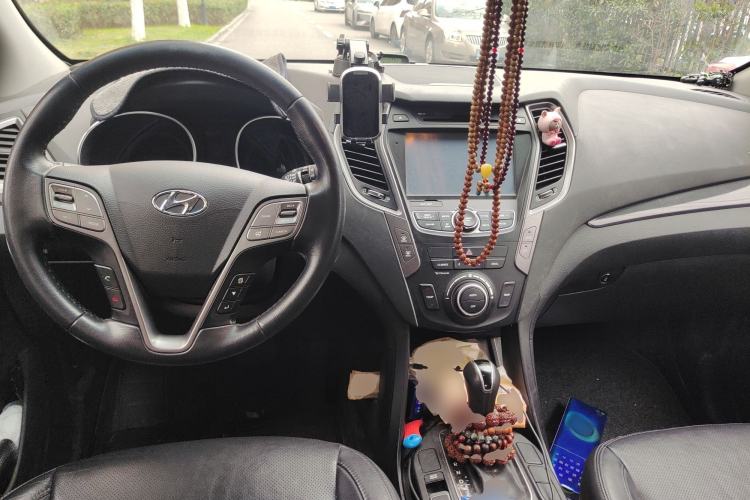 Used Hyundai Santa Fe 2015 2.4L Automatic Two-Wheel Drive Smart Version 5 Seats
