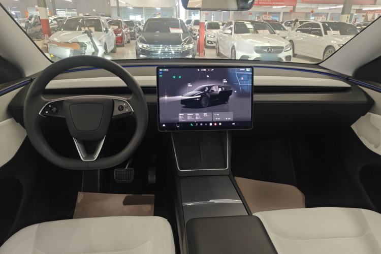 Used Tesla Model Y 2025 Rear-Wheel-Drive Version Center Console