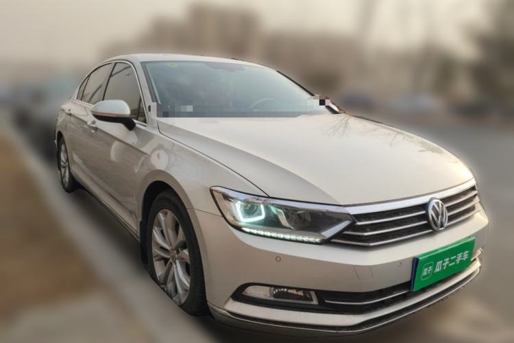 Used Volkswagen Magotan 2017 330TSI DSG Luxury Model Front Right 45 Deg