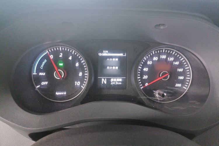 Used Wuling Yangguang 2024 300KM Comfort Version Passenger Van 75kW
