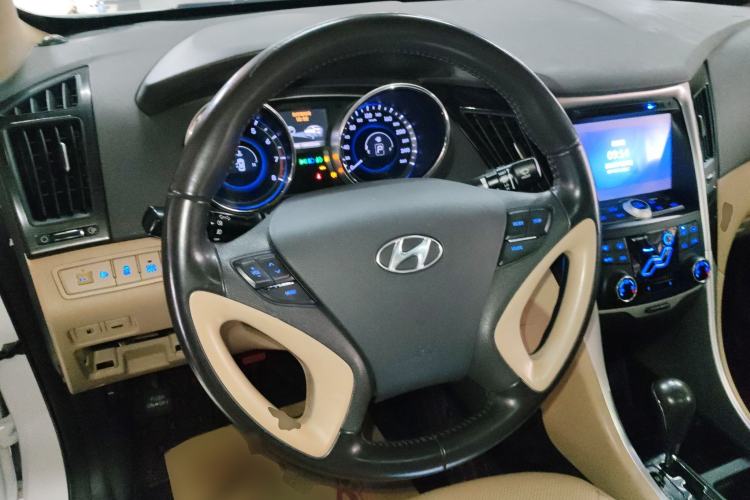 Used Hyundai Sonata 2013 2.0L Automatic Luxury Edition Steering Wheel