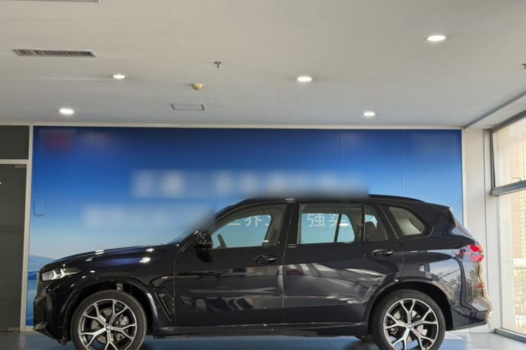 Used BMW X5 2025 Model, xDrive 30Li Prestige M Sport Night Package Exterior 6