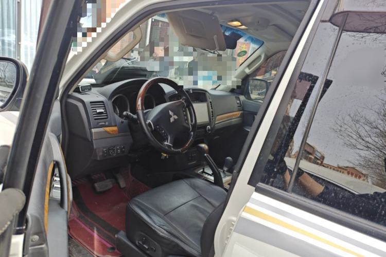 Used Mitsubishi Pajero 2018 3.0L Automatic Prestige Edition Left Front Seat