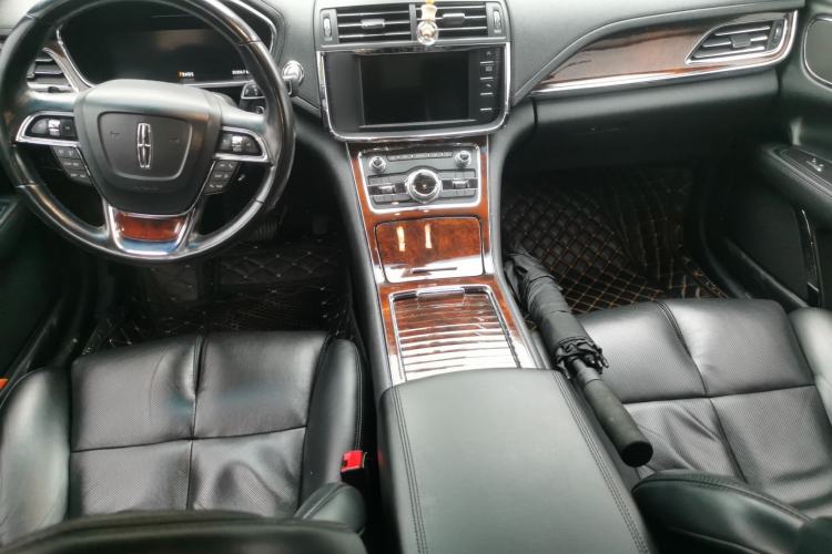 Used Lincoln Continental 2017 2.0T Two-Wheel Drive Deluxe Edition Center Console