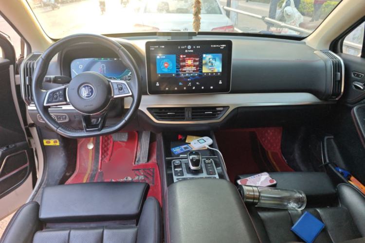 Used BYD Tang New Energy 2019 DM 2.0T All-Wheel Drive Connected Innovation Edition 7 Seats China VI Standard Center Console