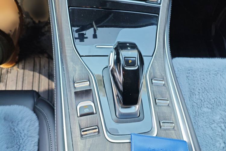 Used Landian E5 2023 1.5L DE-i 100KM Comfort Edition 7-Seater Gear Lever