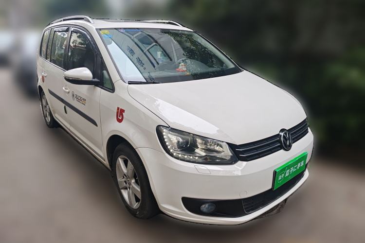 Used Volkswagen Touran 2013 1.4T DSG Crystal Edition 5-Seater Front Right 45 Deg