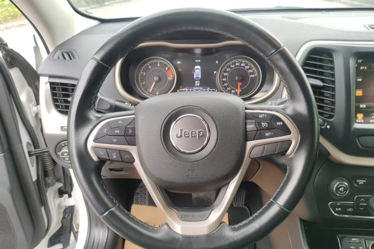 Used Jeep Cherokee 2017 2.0L Superior Edition