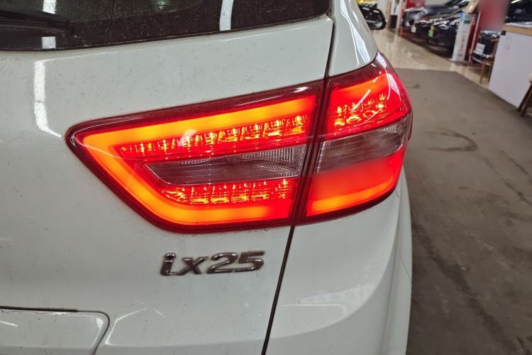 Used Hyundai ix25 2016 1.6T Dual-Clutch Two-Wheel-Drive Deluxe DLX Model