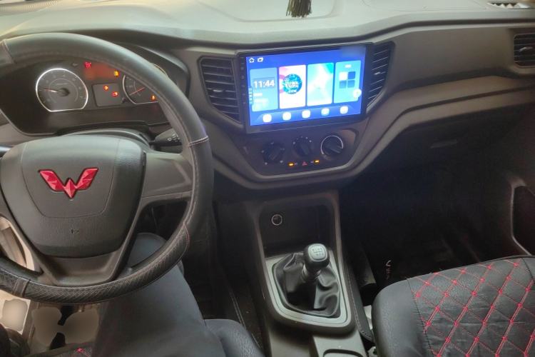 Used Wuling Hongguang V 2022 1.5L Jingqu Edition Enclosed-Window Vehicle with Electric Power Steering LAR
