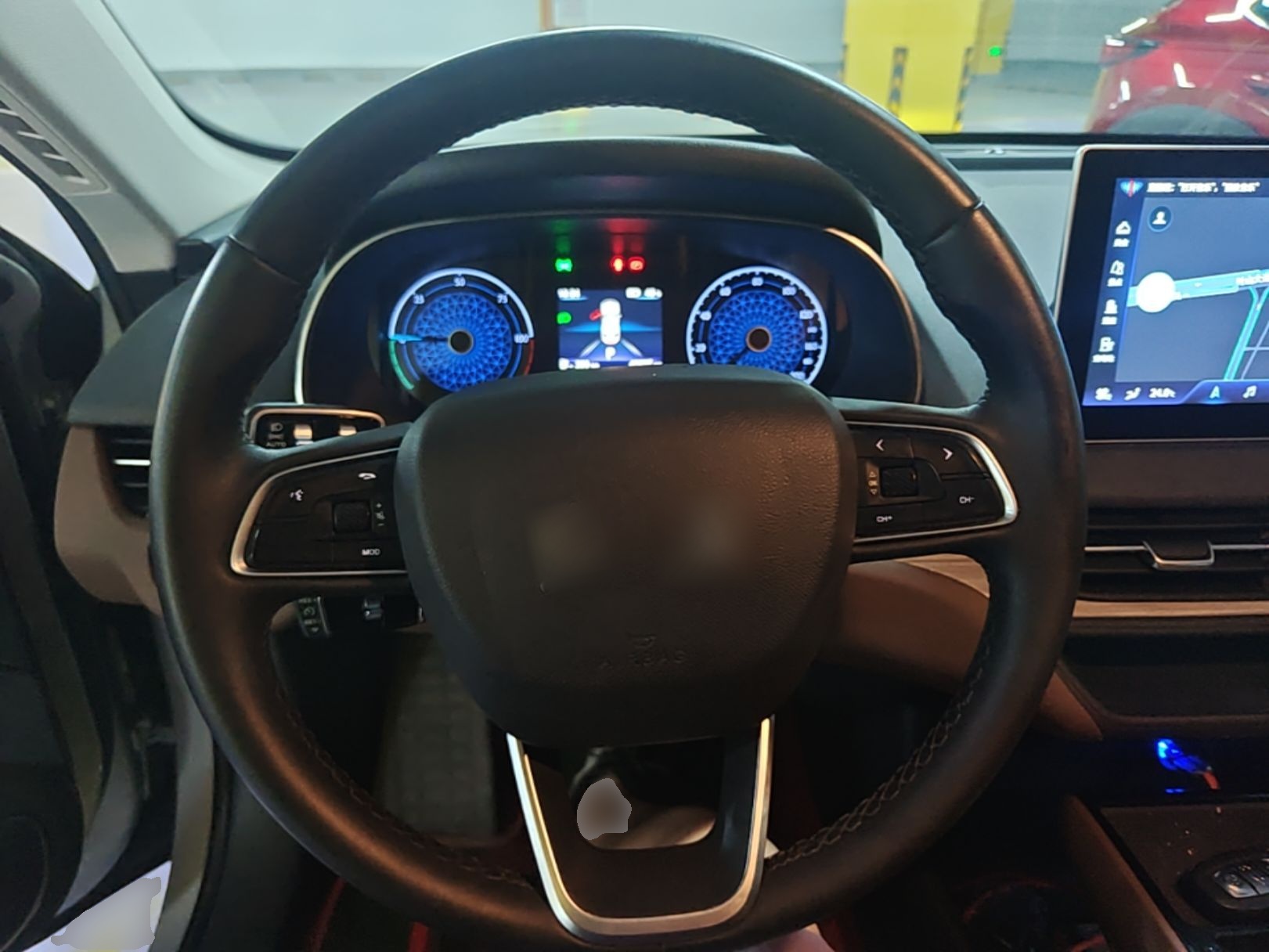 Hongqi E-QM5 2024 610 km PLUS — снимка 13